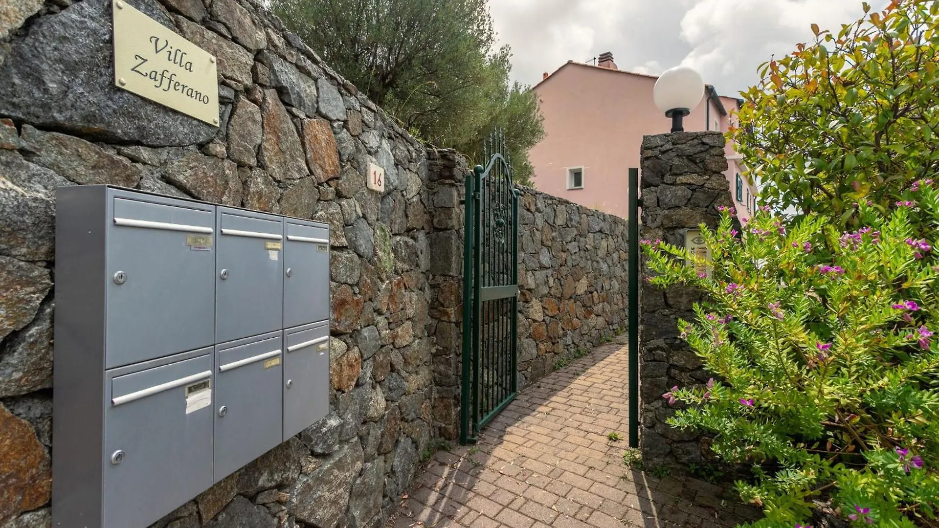 Villa Zafferano Suites - Mentuccia Celle Ligure 0*,  Italy