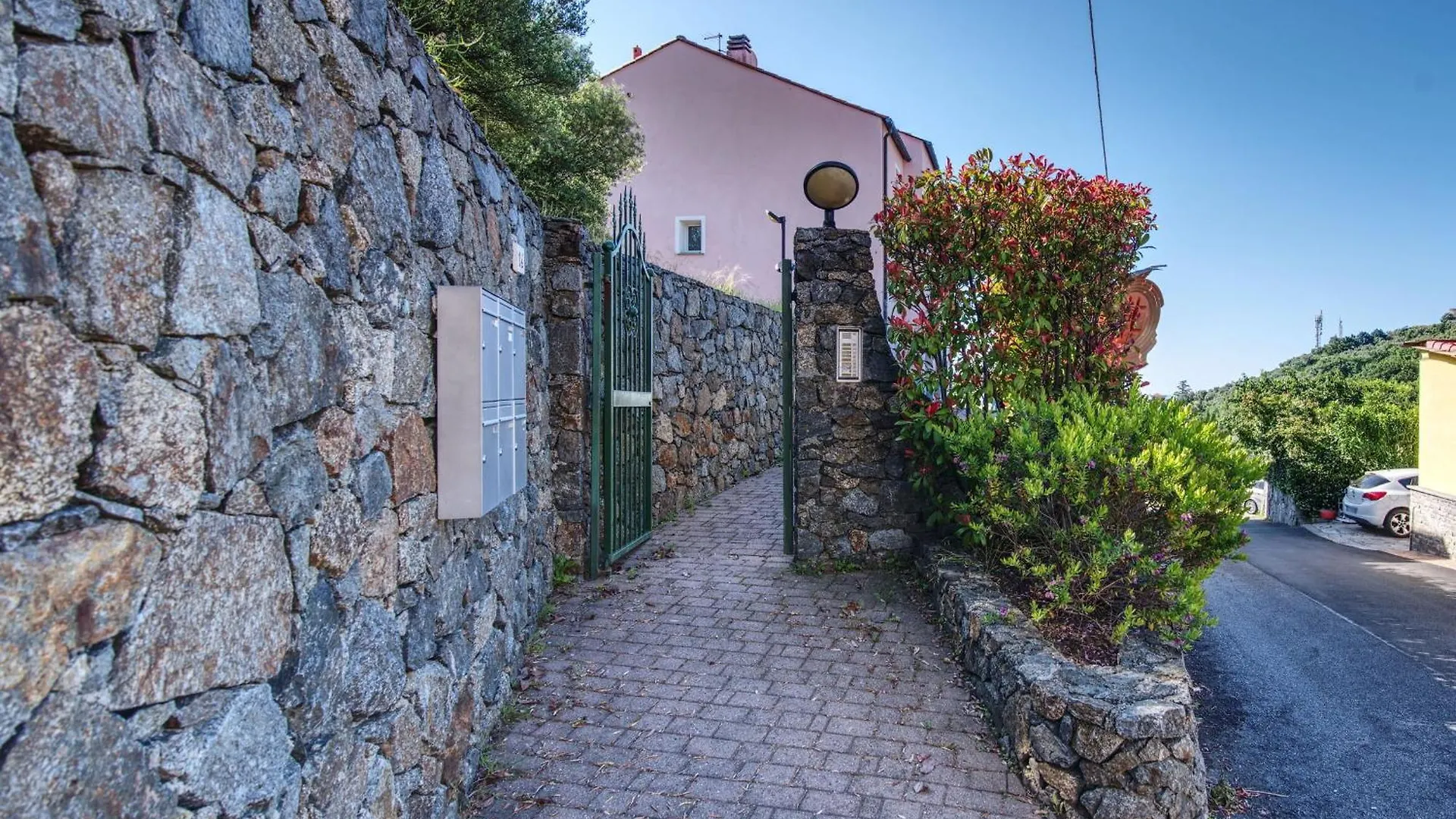 Villa Zafferano Suites - Mentuccia Celle Ligure Italy